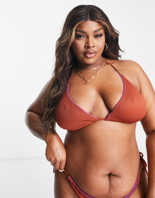 We Are We Wear Plus - Melissa - Bikini a triangolo double-face a coste ultravioletto e cannella