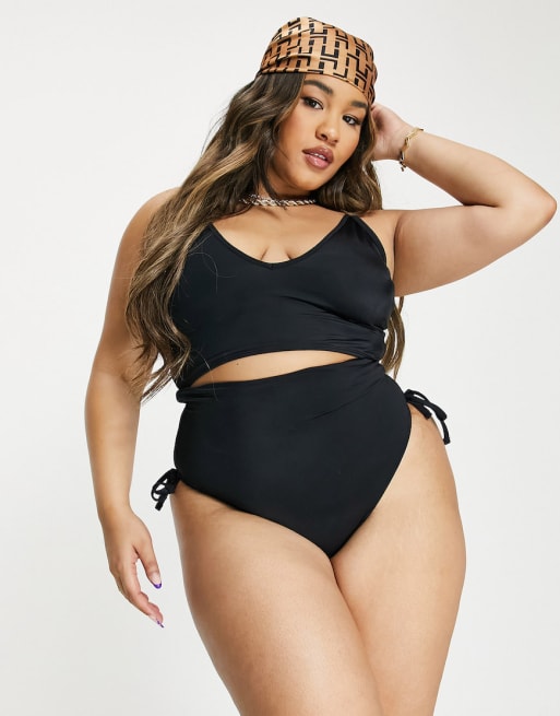 We Are We Wear - Plus - Toni - Diepuitgesneden bikinitop met lange pasvorm in zwart - BLACK