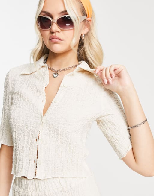 Weekday - Elin - Ensemble avec chemise effet froissé à manches courtes et jupe - Blanc cassé