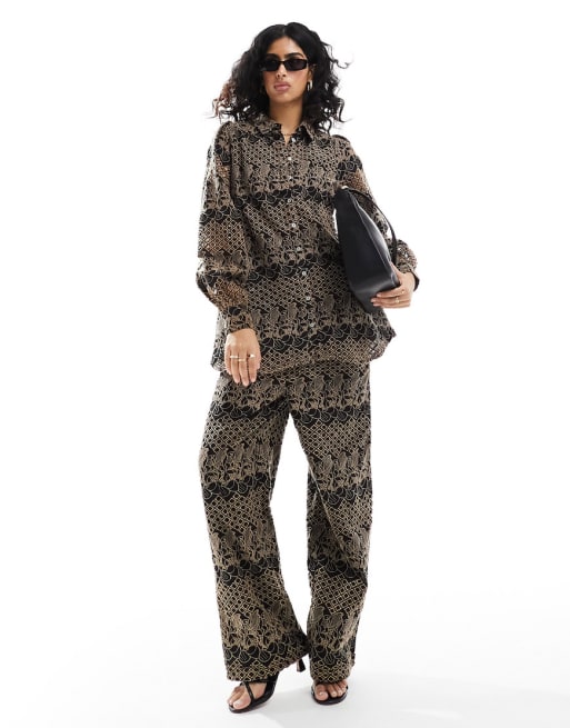 Y.A.S - Ensemble en broderie anglaise avec pantalon et chemise oversize - Noir/beige foncé