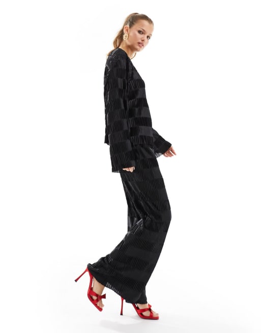 Y.A.S Petite – Plissee-Set aus Oberteil und Hose in Schwarz mit Schachbrettmuster