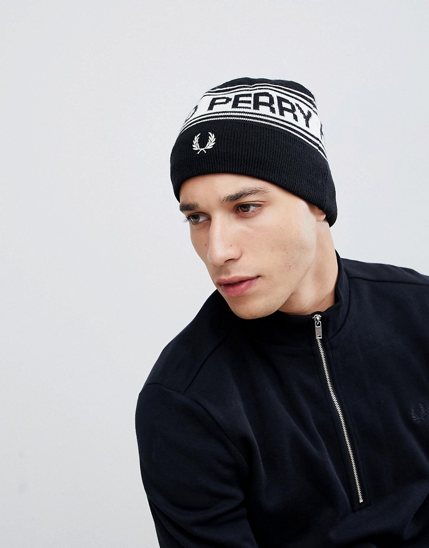 Fred Perry logo beanie hat in black - 843