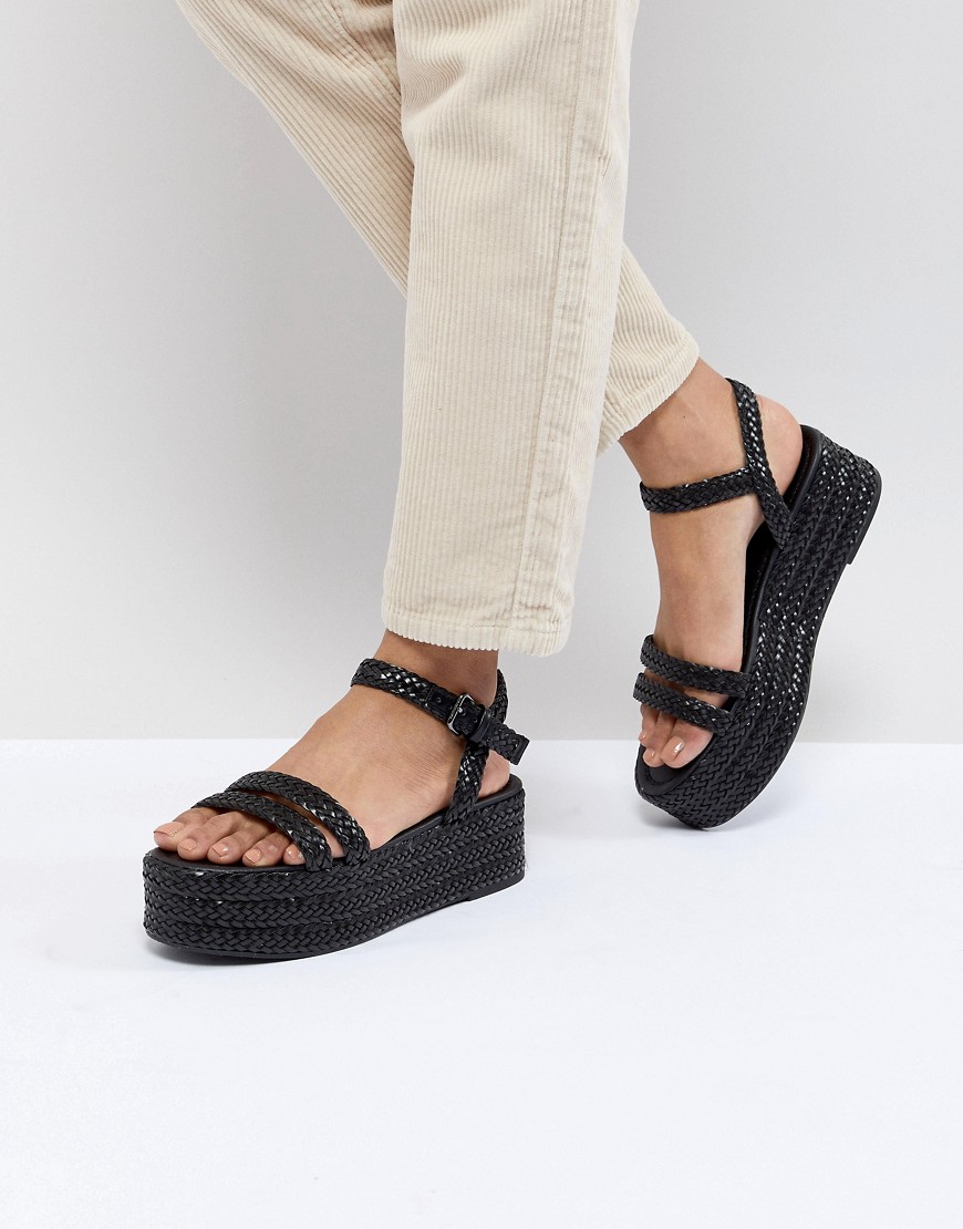 Pull&Bear flatform sandal in black - Black