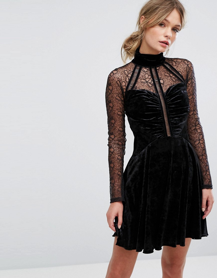 Three Floor Mini Velvet Dress with High Neck and Sleeves in Lace - Black