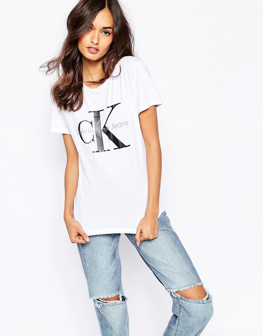 Calvin Klein | Calvin Klein Jeans Fitted 90s' T-Shirt With Logo at ASOS