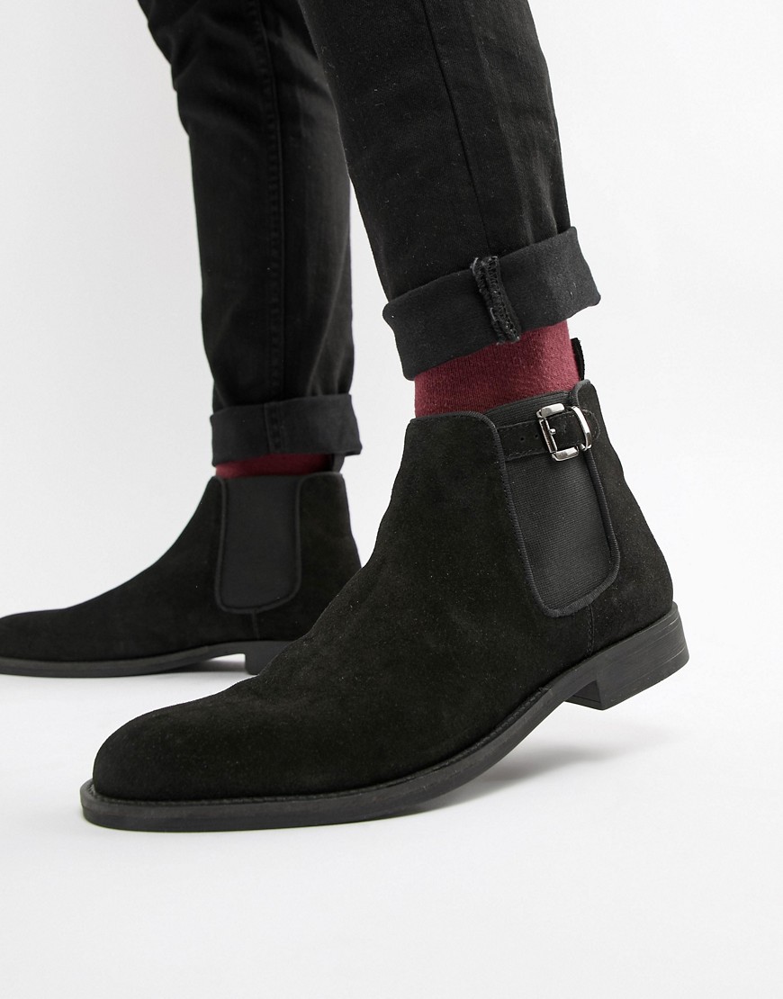 Pier One chelsea boots in black suede with buckle