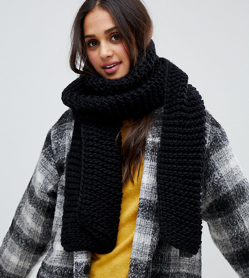 Stitch & Pieces black chunky knitted scarf