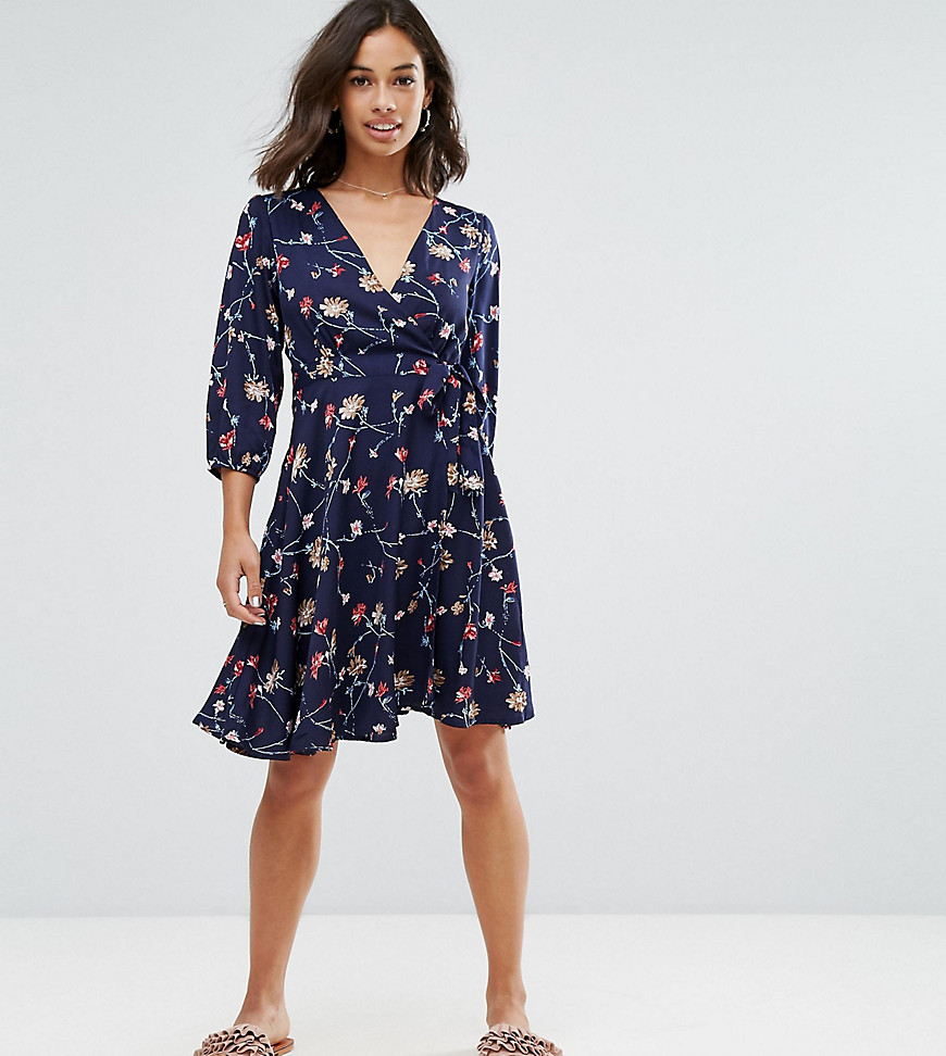 Yumi Petite Wrap Front Dress in Floral Print