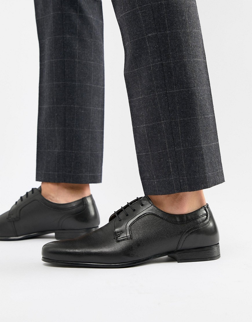 Red Tape Harston Lace Up Shoes In Black