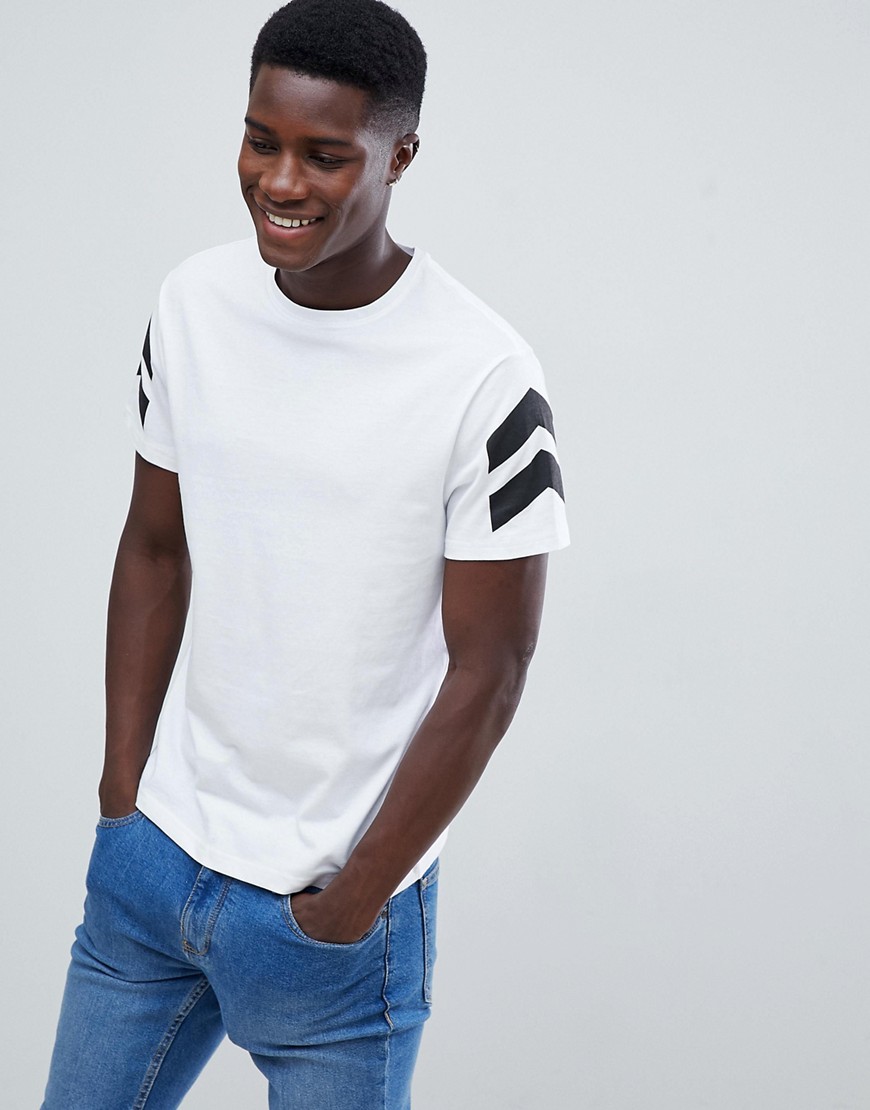 Kiomi T-Shirt In White With Arrow Print On Sleeves - White
