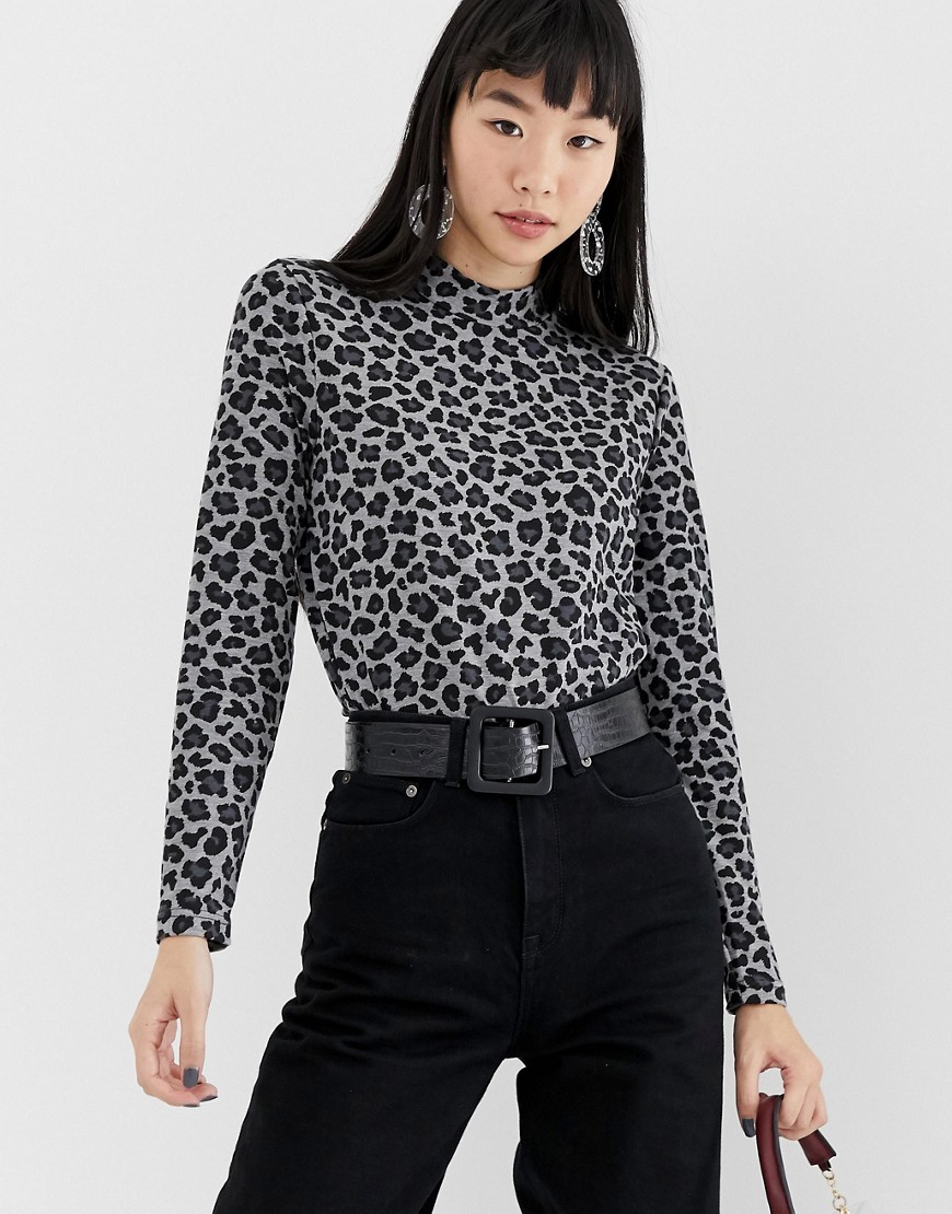 b.Young leopard print high neck top