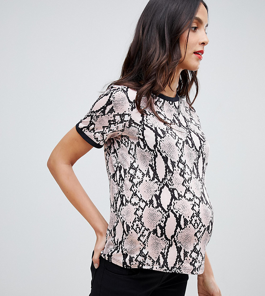 New Look Maternity tee in snake