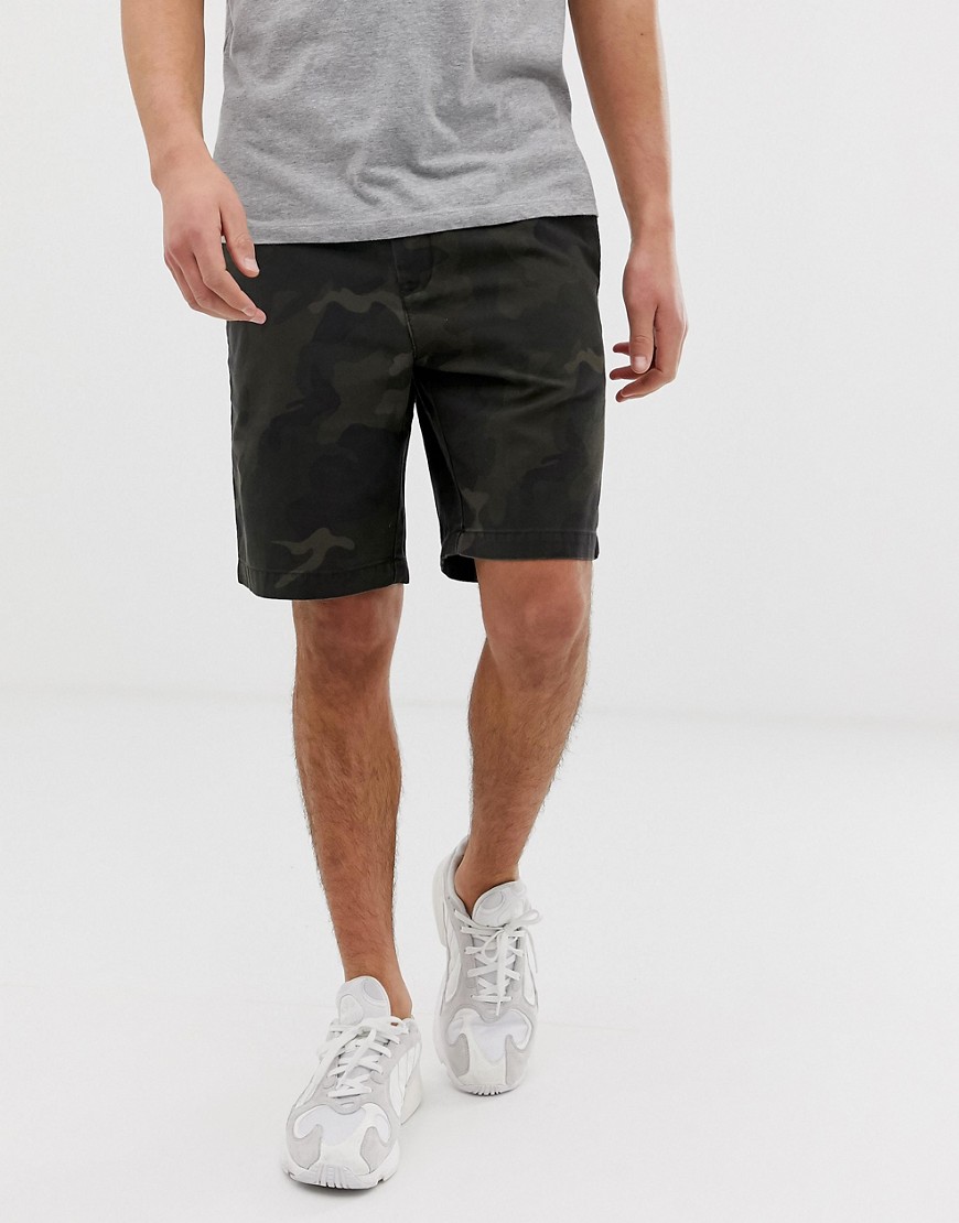 Barbour Bay camo short in olive