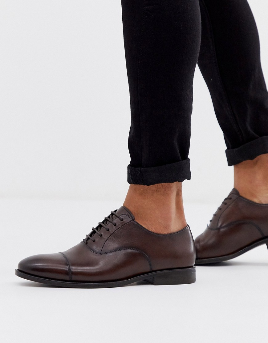 Office toe cap in brown leather