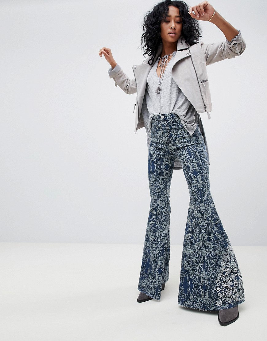 Free People Float On Printed Flared Jeans - Blue