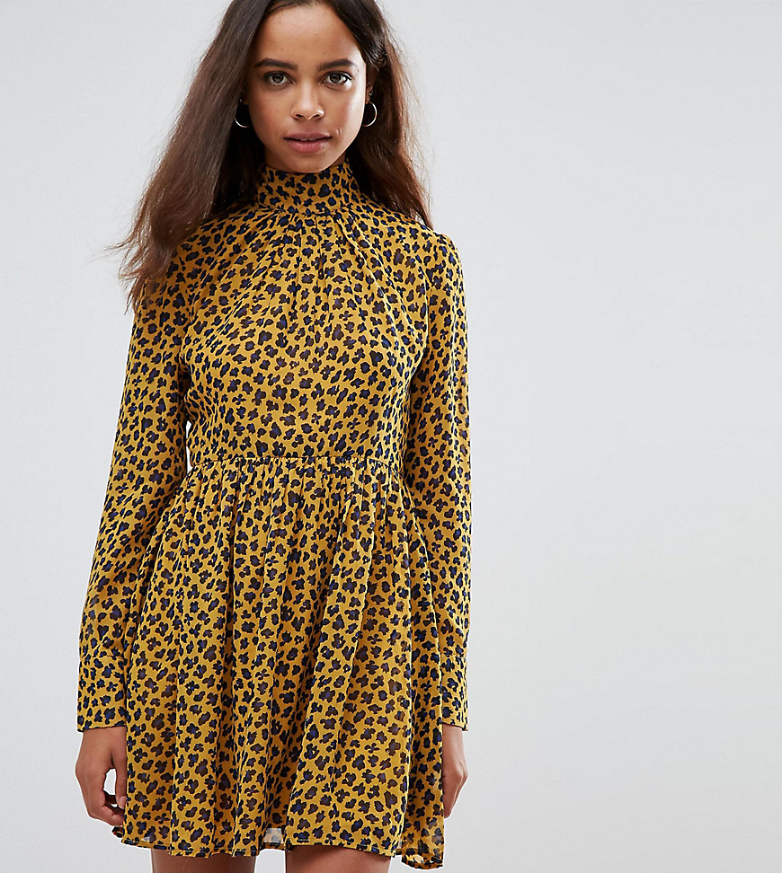 Короткое приталенное платье с воротником-стойкой и леопардовым принтом Fashion Union Petite 