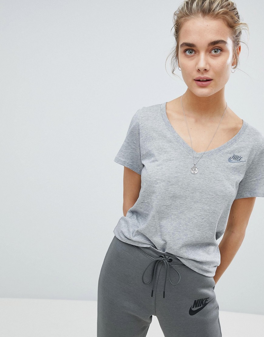 Nike V-Neck Logo T-Shirt In Grey - Dk grey heather coo