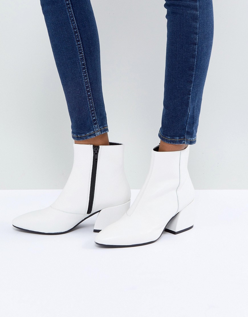 Vagabond Olivia White Leather Ankle Boot - White