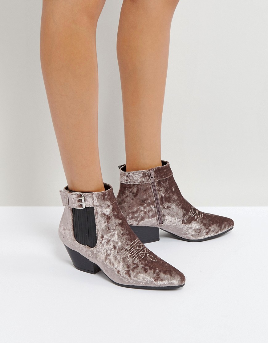 Бархатные ботинки в стиле вестерн на низком каблуке Qupid - Серый 