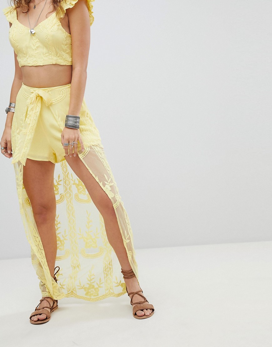 Kiss The Sky Shorts With Maxi Layer In Lace Co-Ord