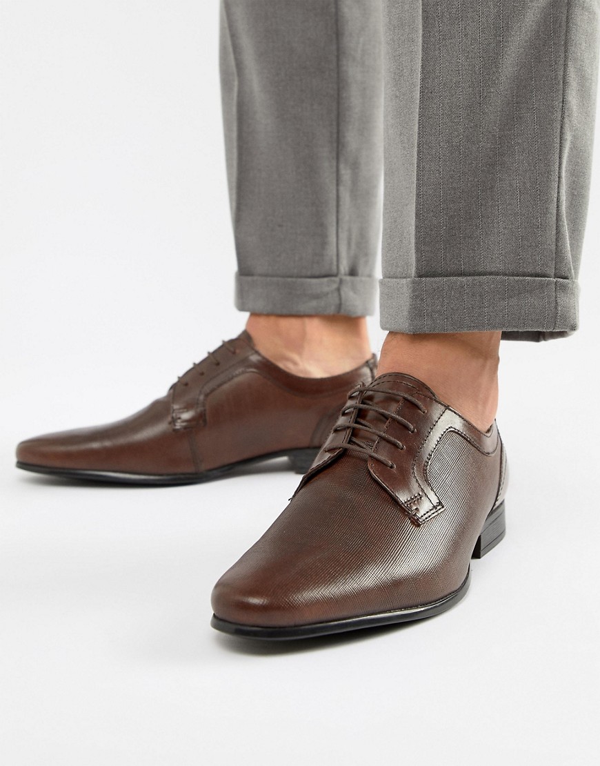 Red Tape Harston Lace Up Shoes In Brown