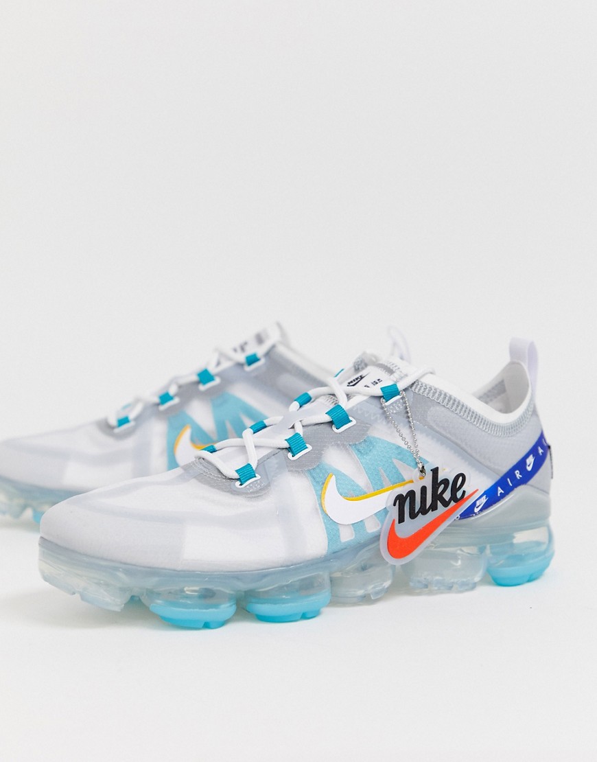 Nike Vapormax trainers in white