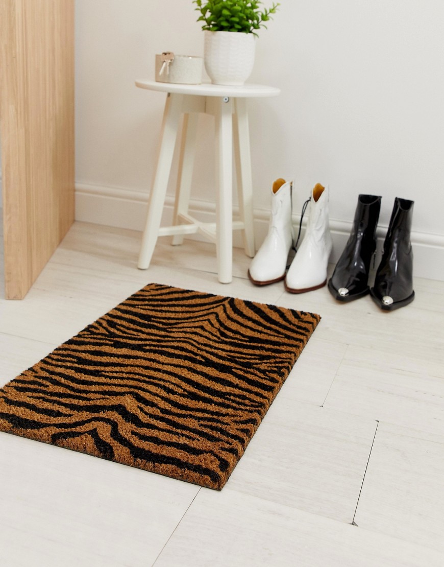 Artsy tiger print doormat