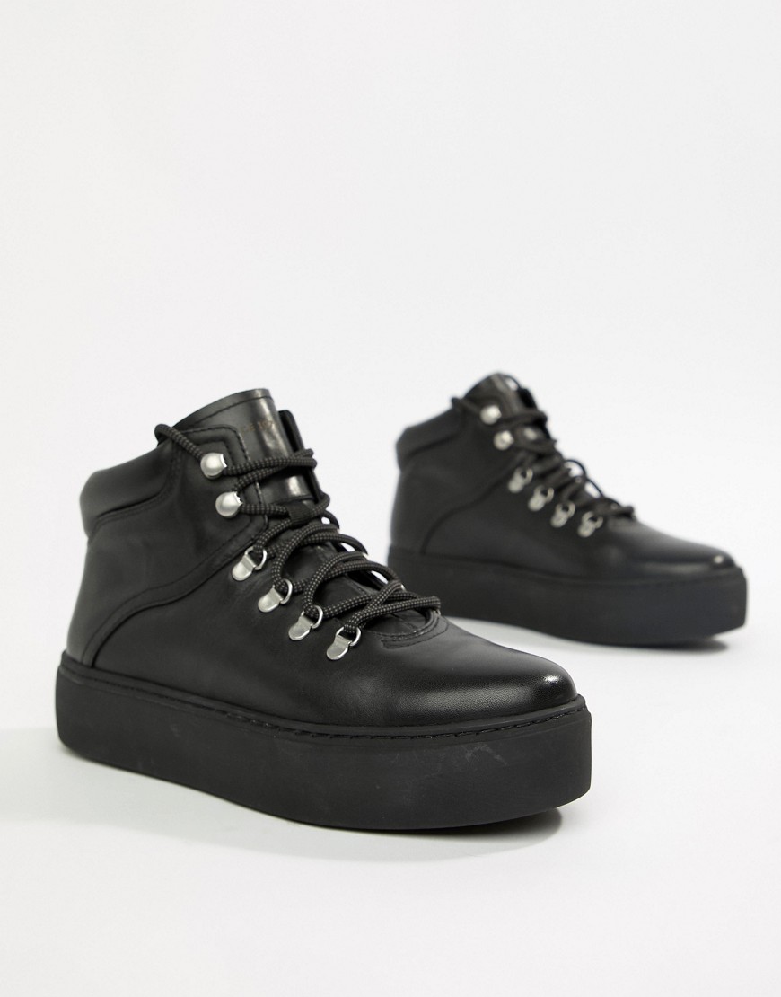Vagabond Jessie black leather hiker boots with warm lining