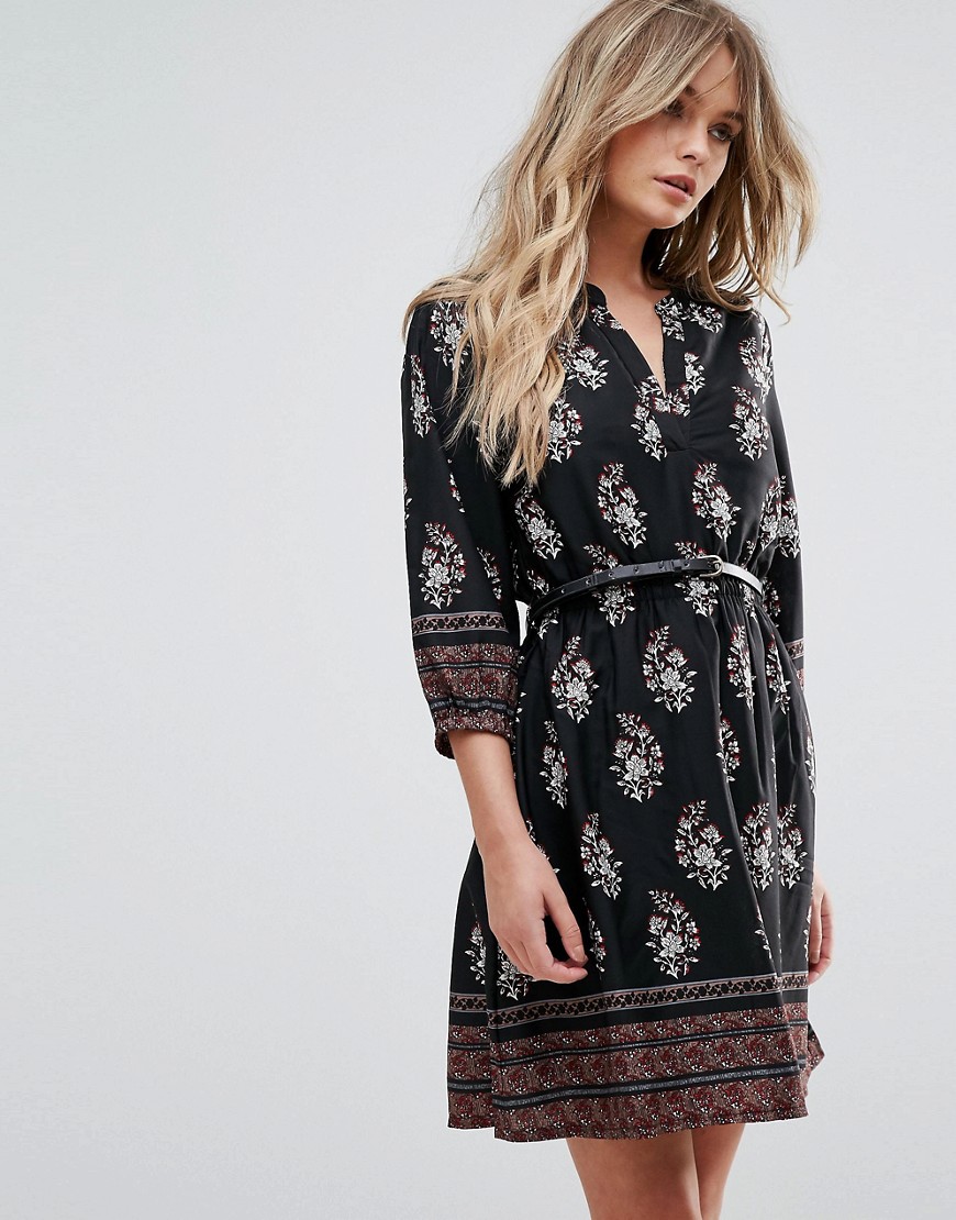 Yumi Belted Dress with 3/4 Sleeves in Border Print - Black