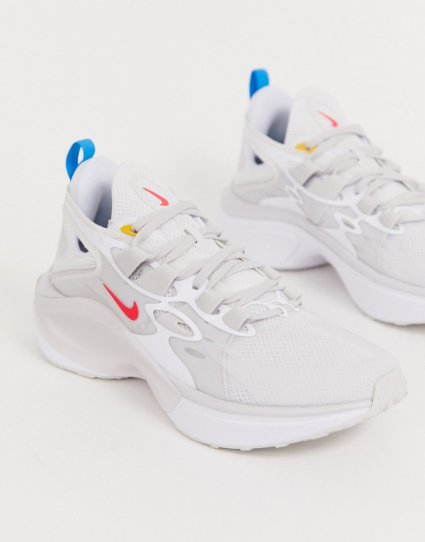 Nike D/MS/X Signal trainers in white AT5303-100