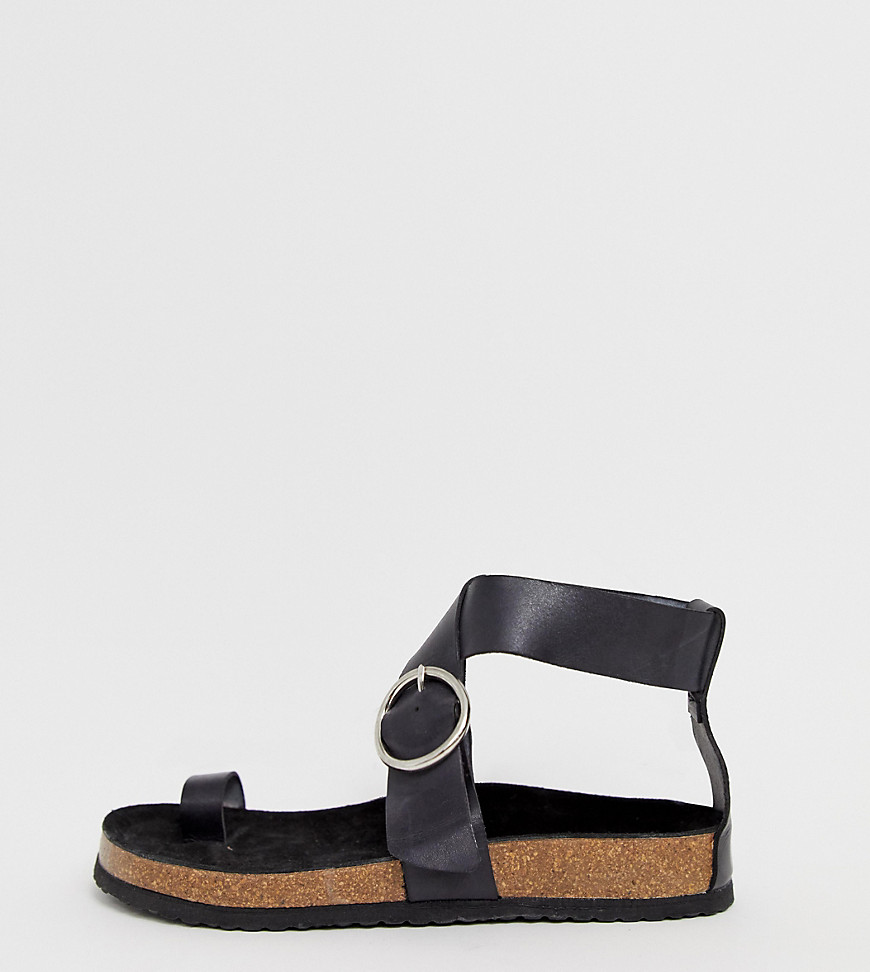 Kaltur Exclusive black leather toe loop sandals with silver buckle