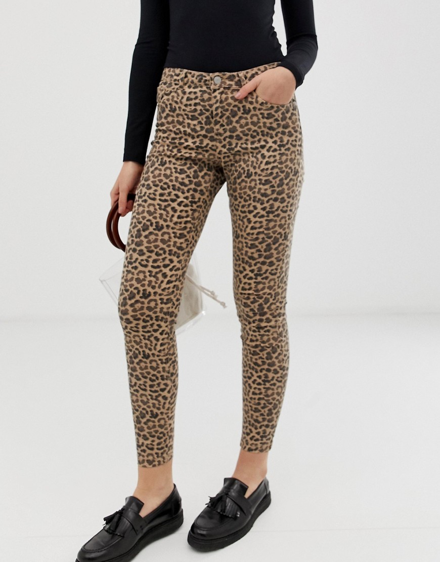 b.Young leopard print jeans