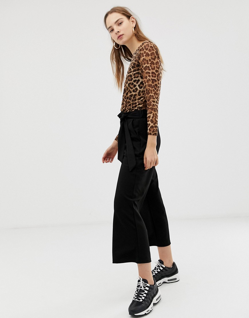 b.Young kick flare trousers