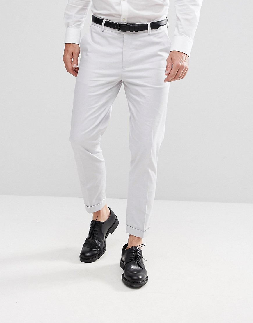 Мужские черно белые штаны. Белые штаны мужские. Укороченные брюки мужские. Белые брюки мужские. Белые брюки мужские классические.