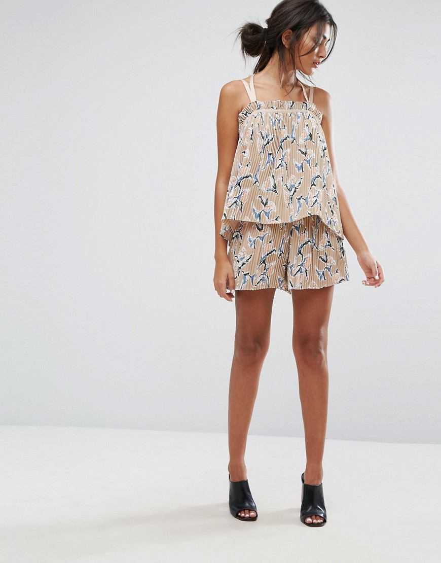 J.O.A Shorts In Pleated Floral Print Co-Ord