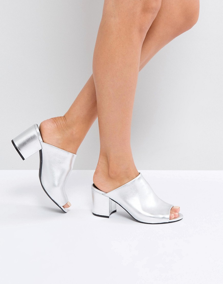 Steve Madden Infinity Leather Mule Sandal - Silver leather