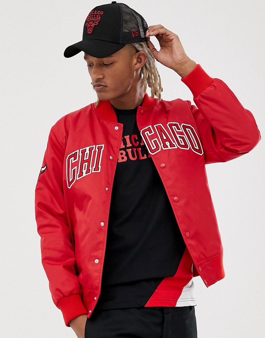 New Era NBA LA Chicago Bulls jacket with large chest logo in red