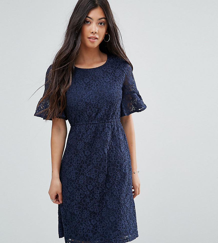 Кружевное короткое приталенное платье Yumi Petite - Темно-синий 