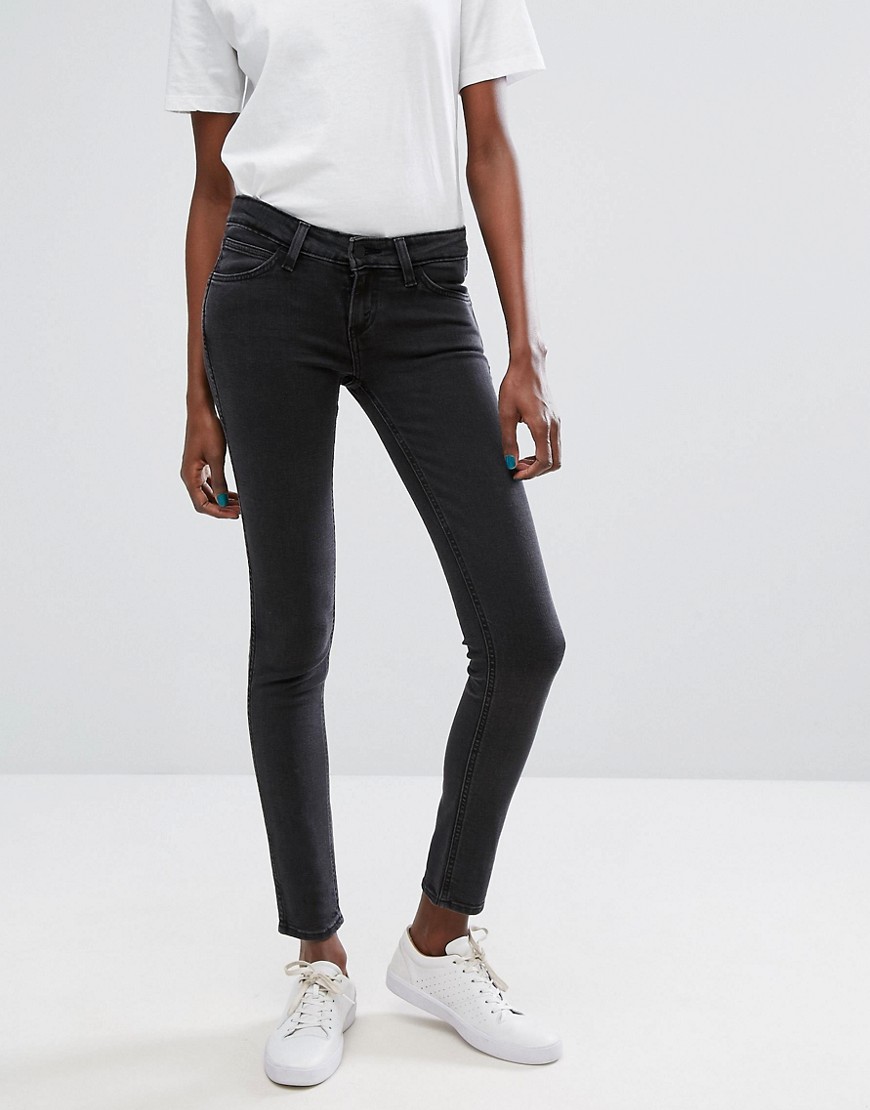 Супероблегающие джинсы с заниженной талией Levis Line 8 - Черный 