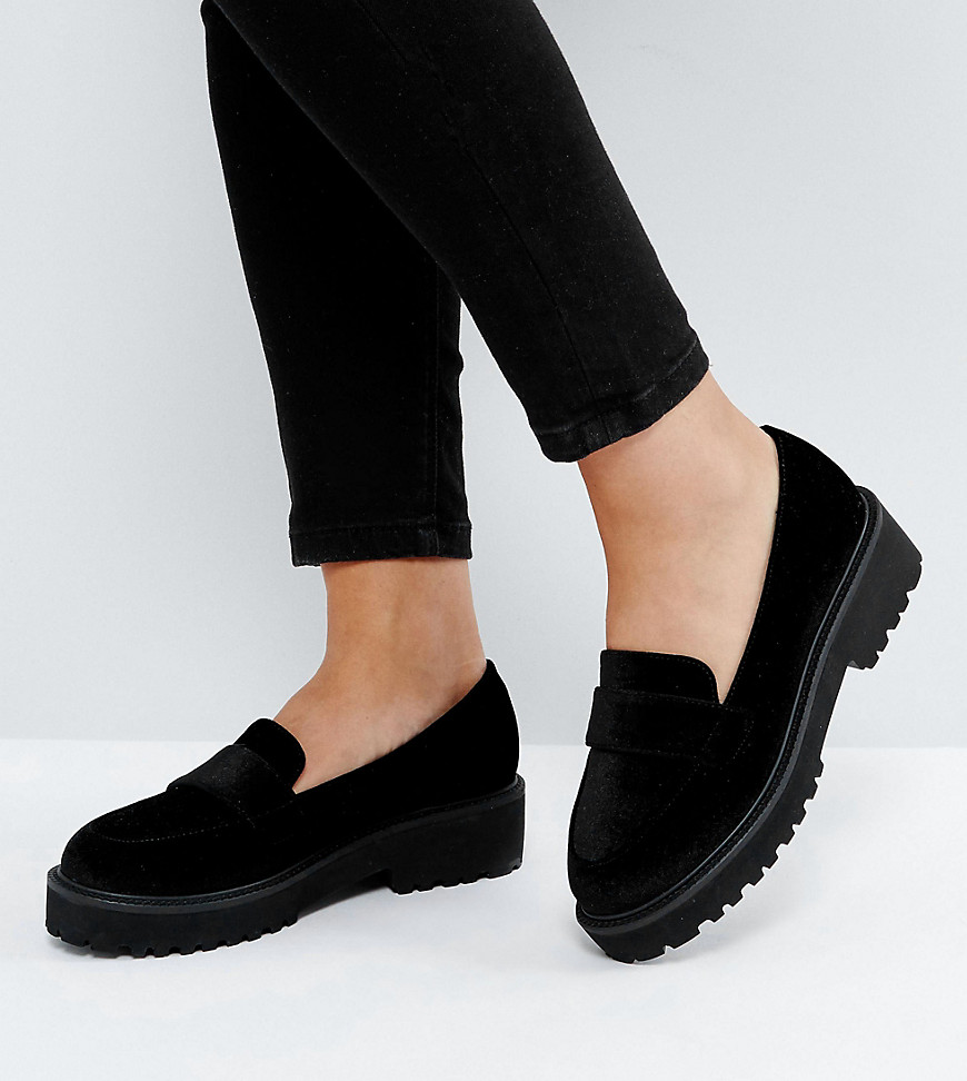 Туфли черные на черных подошве. Замшевые лоферы женские Асос. Loafers Shoes черные замшевые. Туфли бершка черные на толстой подошве. Рандеву лоферы замшевые.