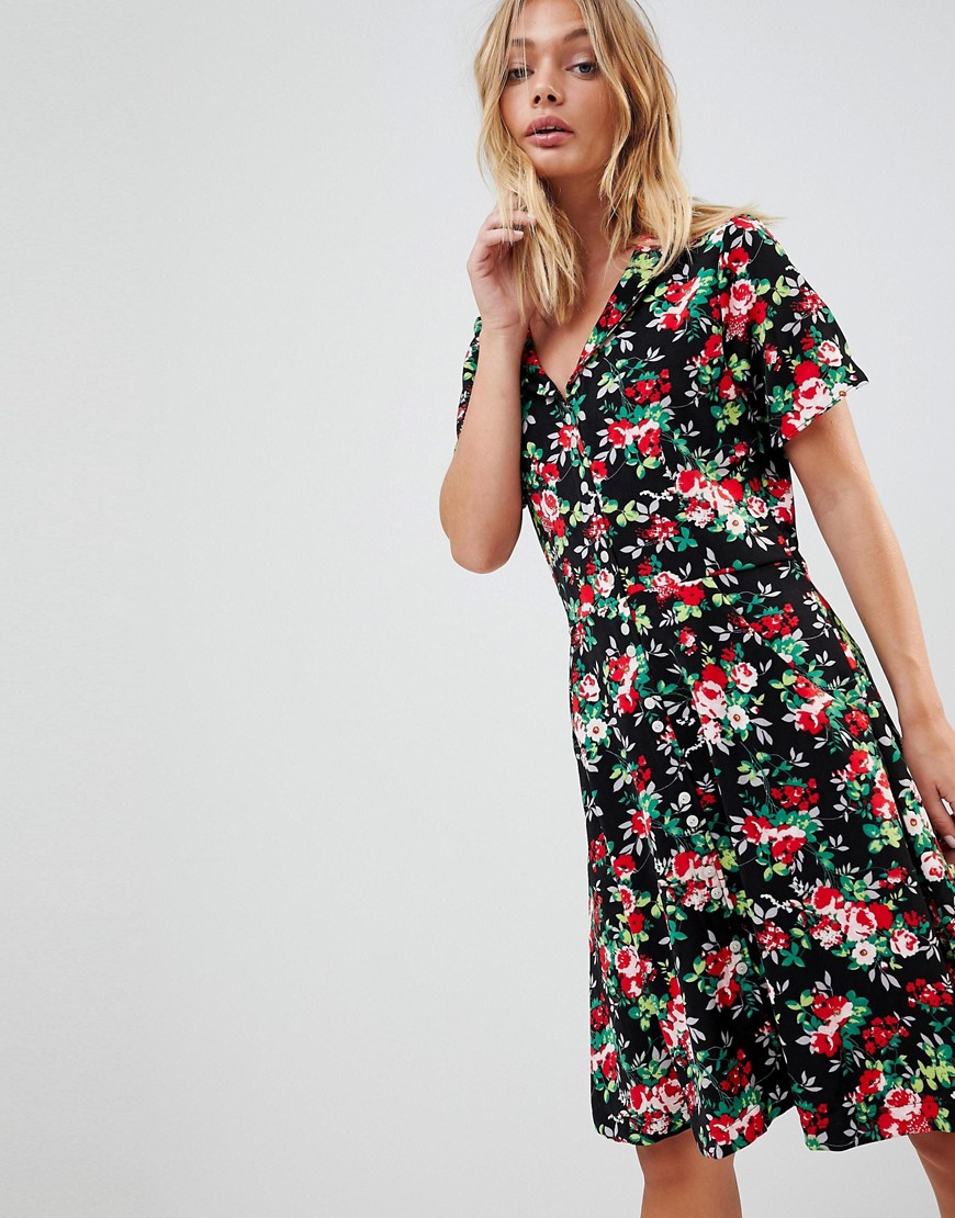 Trollied Dolly Collared Tea Dress In Floral Print - Black