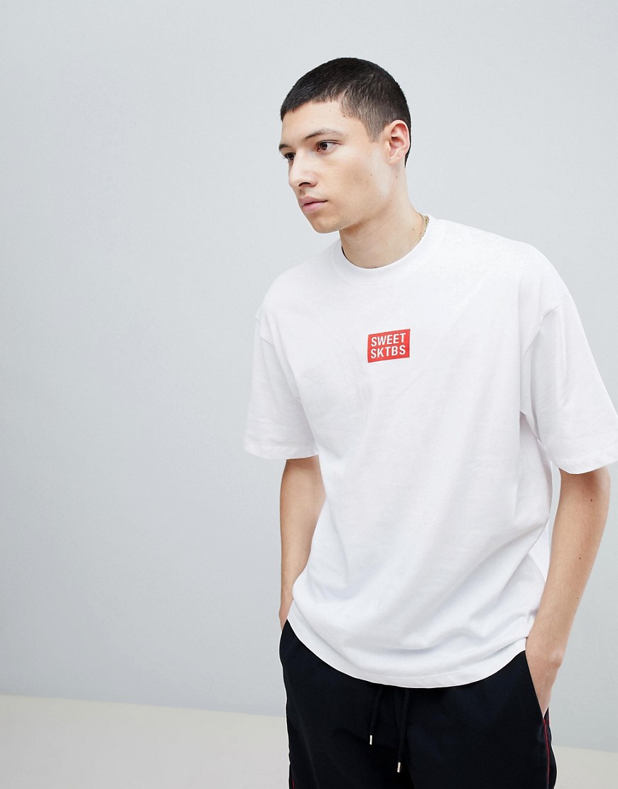 SWEET SKTBS T-Shirt With Chest Logo Print In White