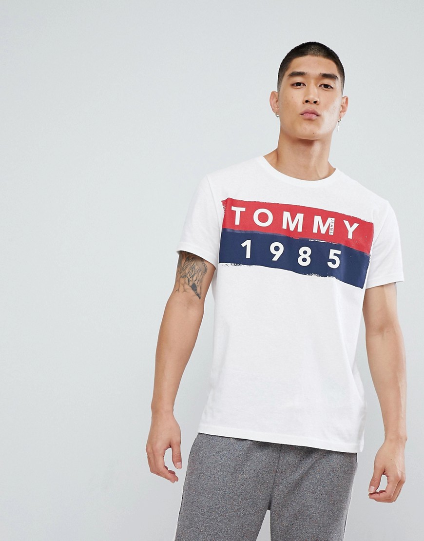 Tommy Jeans 1985 Logo T-Shirt in White - Classic white