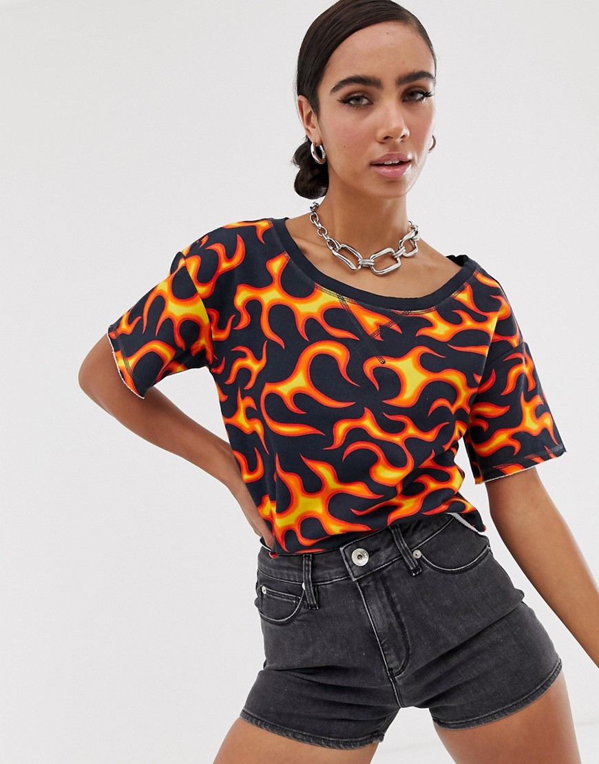 Love Moschino flames print cropped t-shirt
