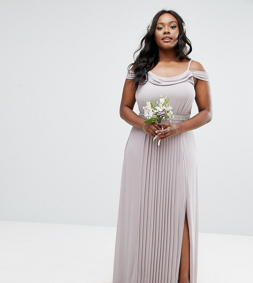Платье макси с открытыми плечами и отделкой TFNC Plus Wedding - Серый 