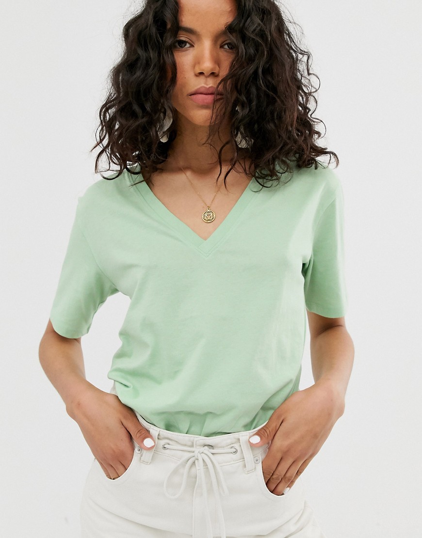 Weekday last v-neck t-shirt in green