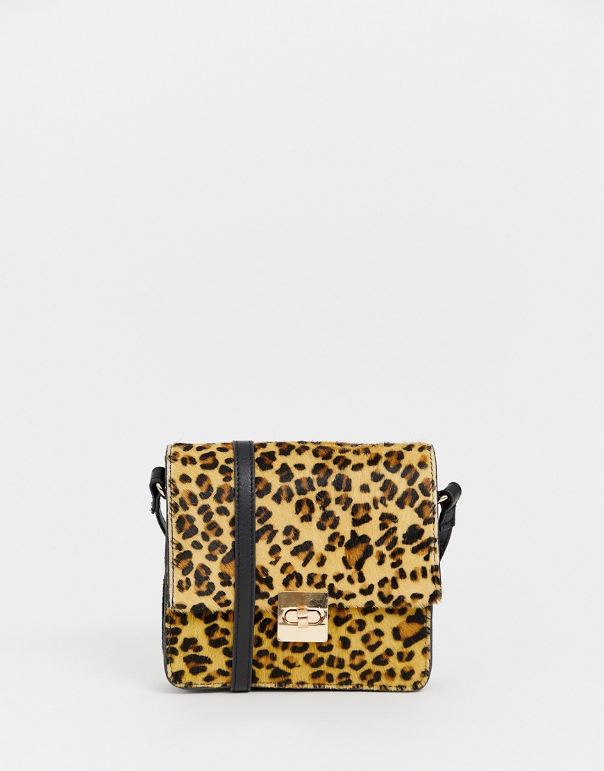 Urbancode cross body bag in leopard with chain strap