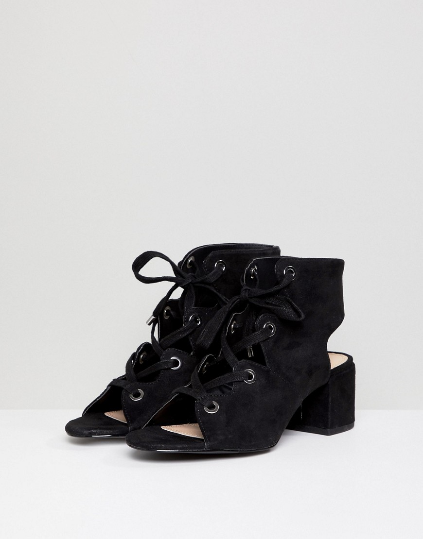 Pull&Bear lace up front heel in black - Black