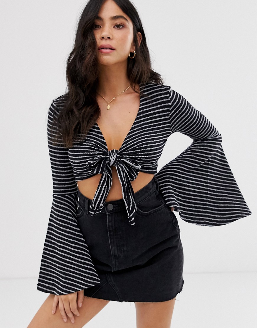 Gilli tie front crop top with flare sleeves