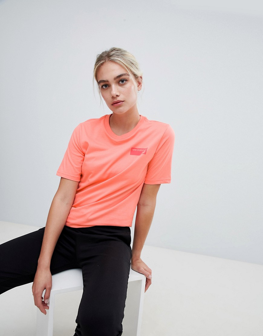 NEW BALANCE T-SHIRT IN CORAL